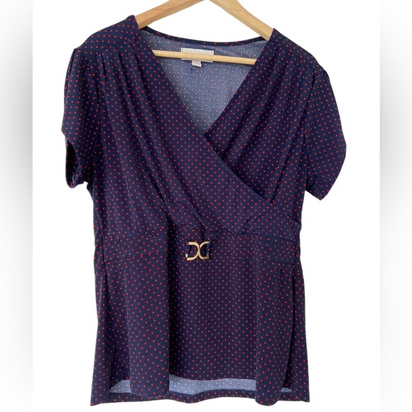 CAROLYN TAYLOR NAVY/RED POLKA DOT WRAP STYLE TOP W/ TULIP SLEEVES/GOLD BUCKLE - Picture 1 of 8
